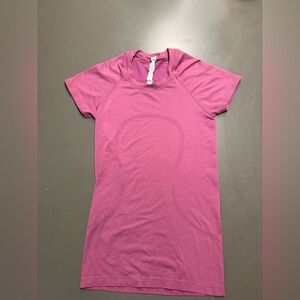 lululemon athletica Magenta Short Sleeve Tee